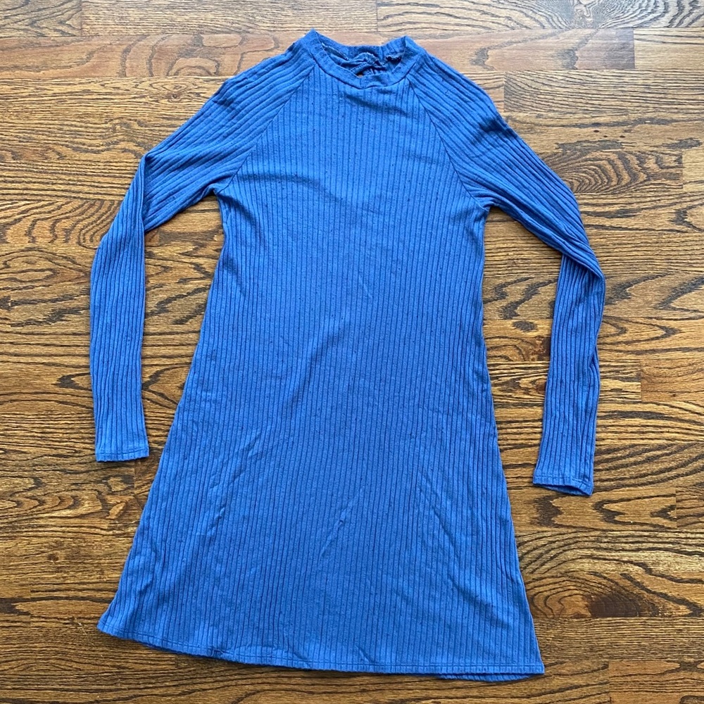 Women’s blue ribbed long-sleeve dress